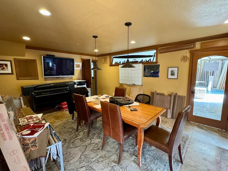 More Photos Of 819 5th Ave, Redwood City Service For Sale