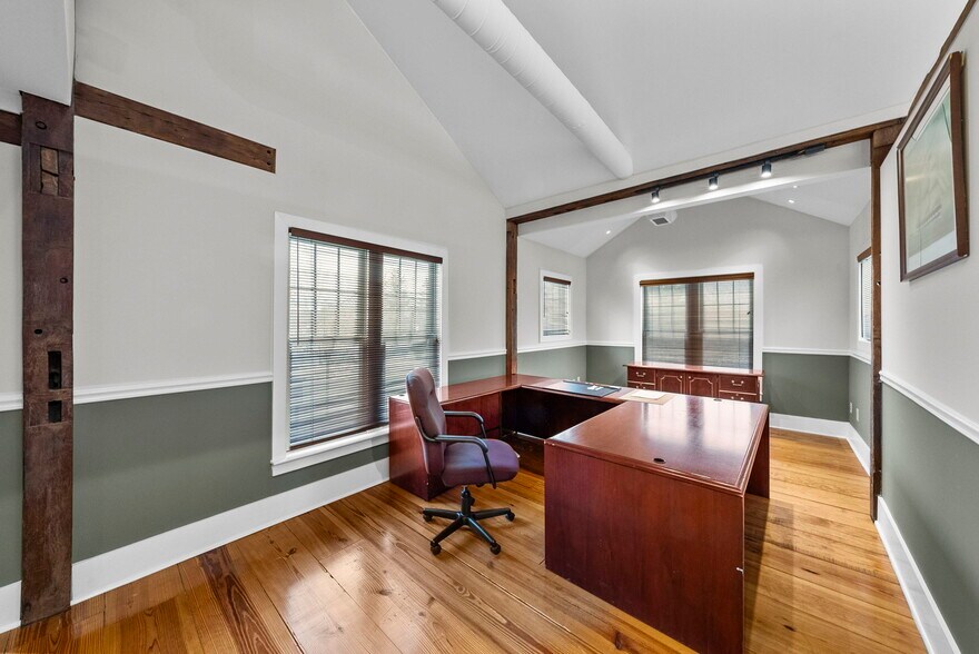 More Photos Of 3 Mapleton Rd, Princeton Office For Sale