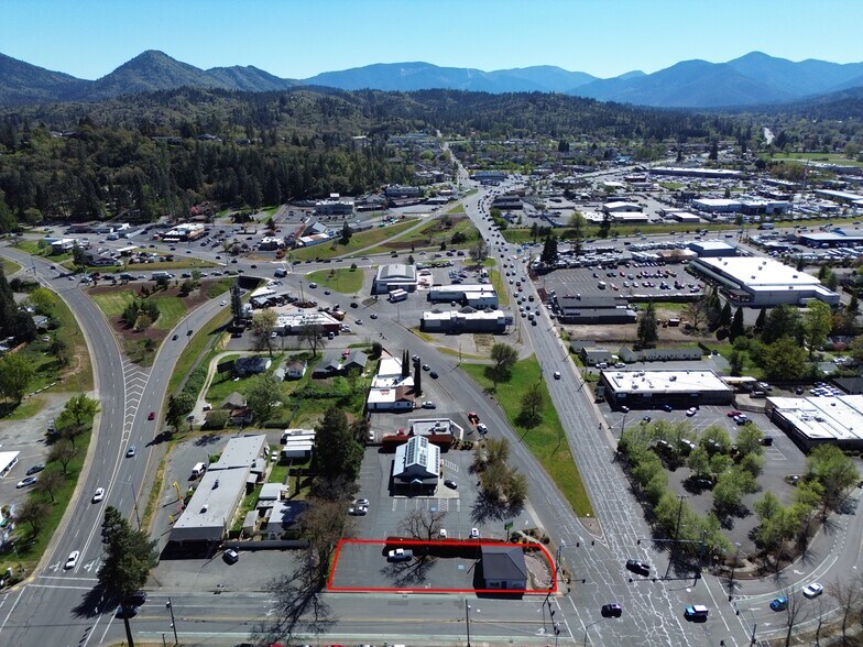 More Photos Of 101 E Park St, Grants Pass Office For Sale