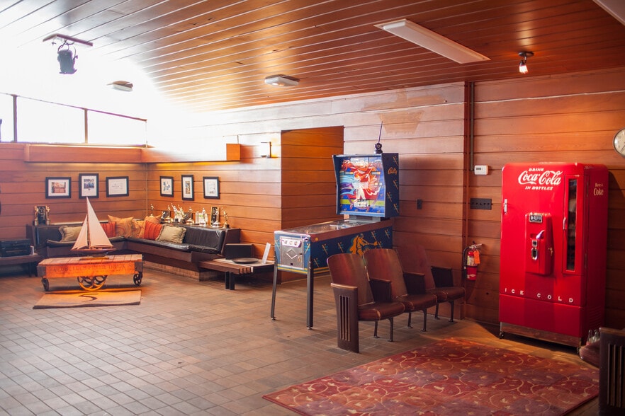 More Photos Of 1433 Northside Blvd, South Bend Office For Sale