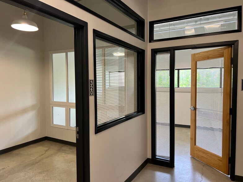 More Photos Of 1508 Nw Vivion Rd, Kansas City Coworking Space