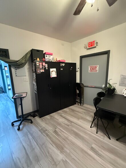 More Photos Of 6210 S Archer Rd, Summit Argo General Retail For Sale