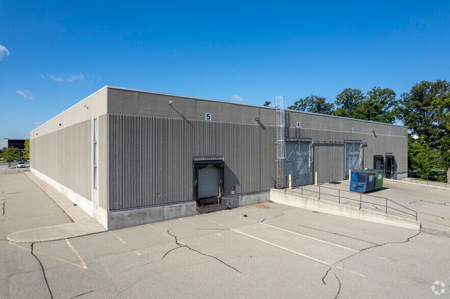 More Photos Of 2525 Meadowvale Blvd, Mississauga Warehouse For Lease