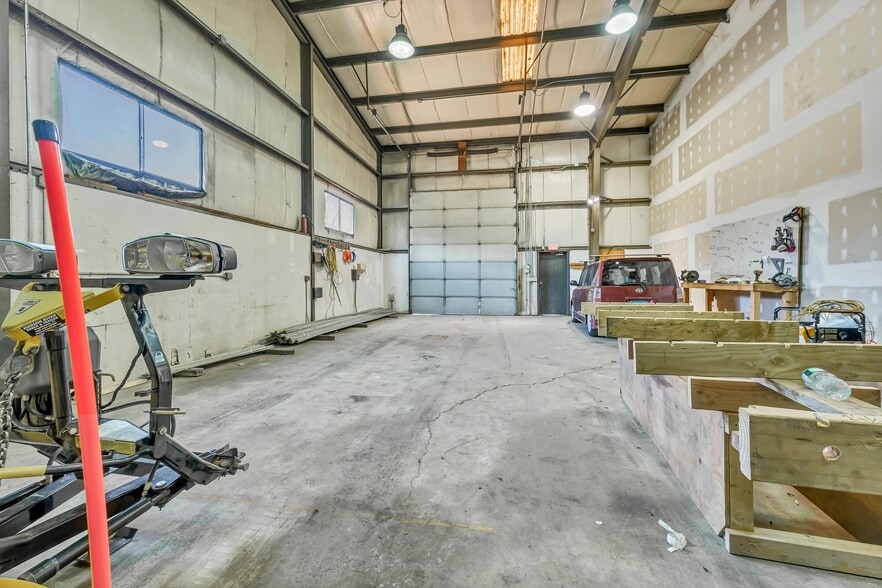 More Photos Of 8 Dunham Dr, New Fairfield Warehouse For Lease