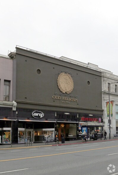 More Photos Of 1317 Douglas St, Victoria Storefront Retail Office For Lease