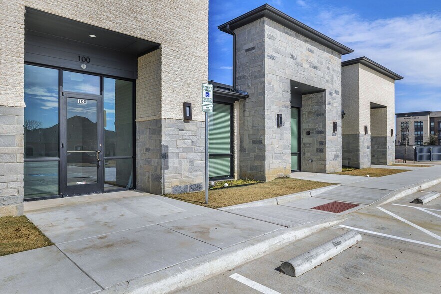 More Photos Of 1701 Fountainview Dr, Mansfield Office For Sale