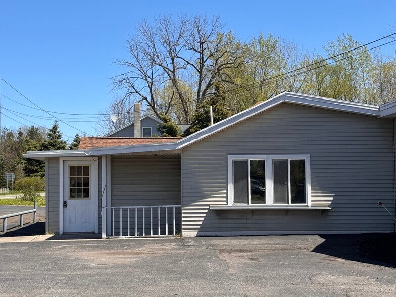 More Photos Of 444 North Ave, Hilton Restaurant For Sale