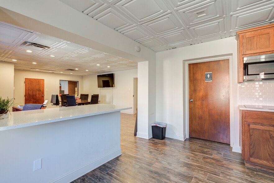 More Photos Of 1312 Texas Ave, Lubbock Office For Sale