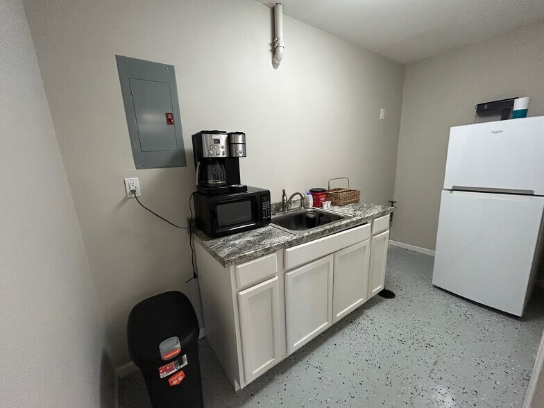 More Photos Of 1201 W College St, Liberty Office For Lease