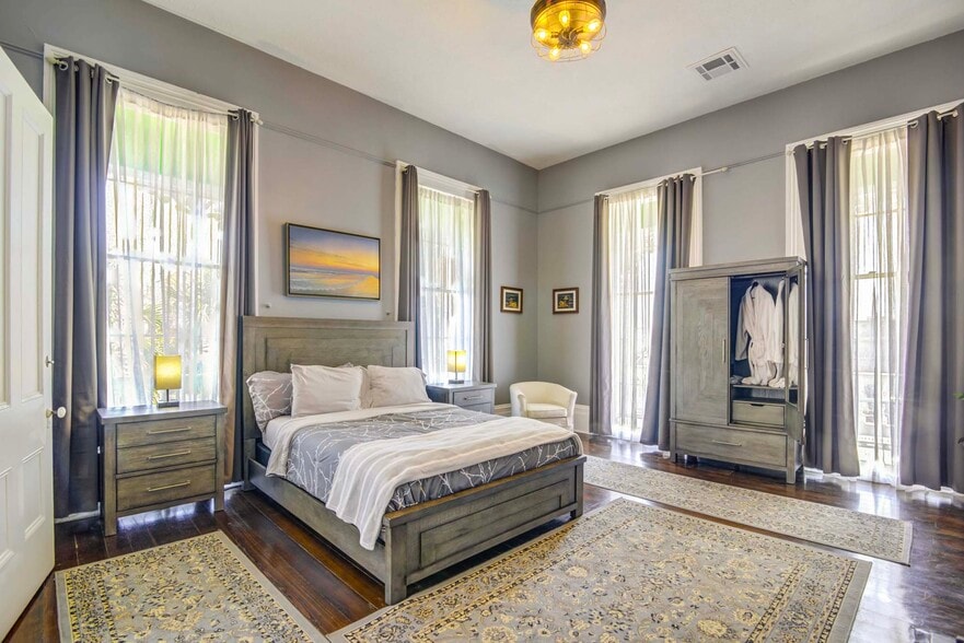 More Photos Of 1502 Market St, Galveston Hospitality For Sale