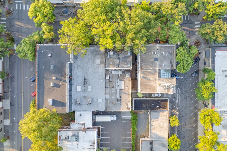 More Photos Of 415-419 NE Fourth Ave, Camas Storefront Retail Office For Lease