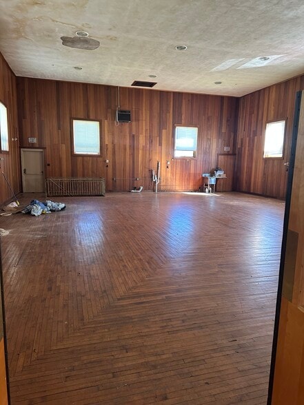 More Photos Of 400 Church St, Minersville Lodge Meeting Hall For Sale