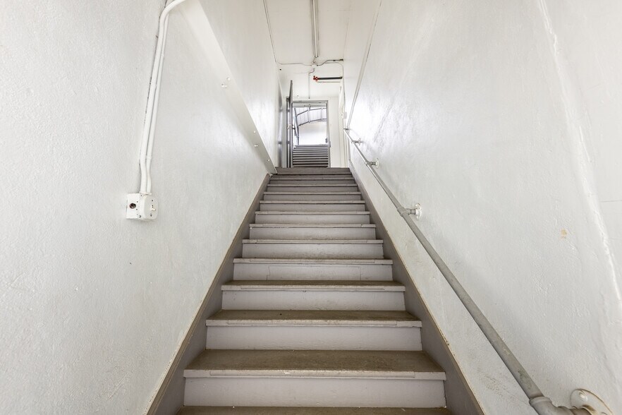 More Photos Of 197 E Jefferson Blvd, Los Angeles Warehouse For Sale