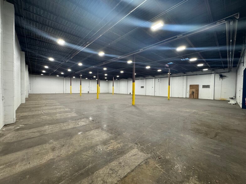 More Photos Of 4725 Manufacturing Rd, Cleveland Manufacturing For Lease