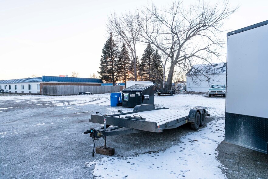 More Photos Of 1119 N 42nd St, Grand Forks Office For Lease