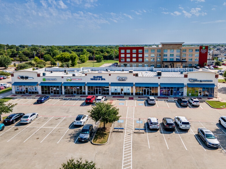 More Photos Of 108 E Us Highway 80, Forney Freestanding For Lease