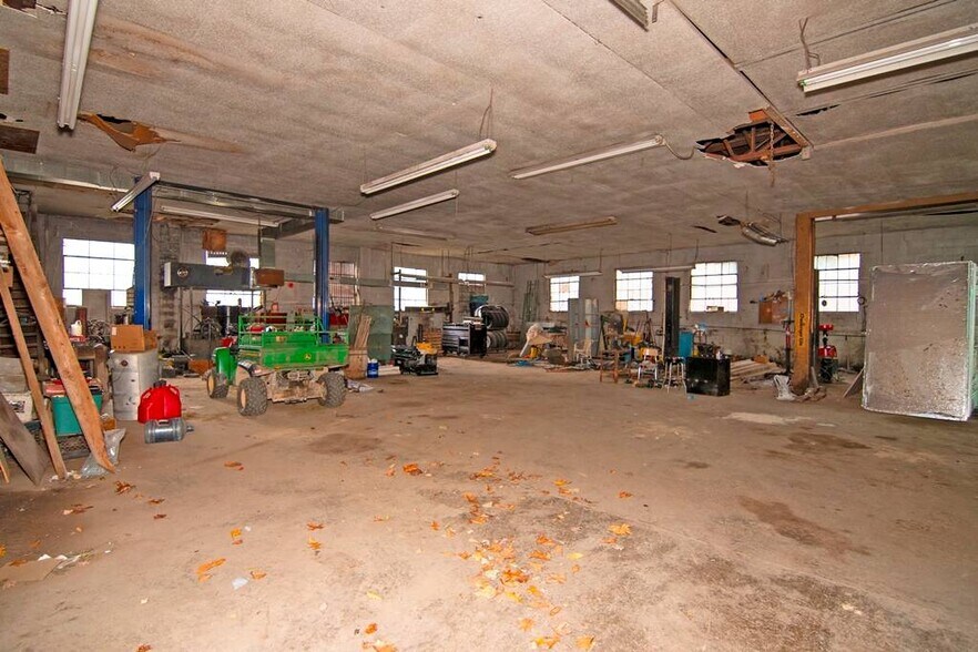 More Photos Of 1002 Guyandotte Ave, Mullens Storefront For Sale