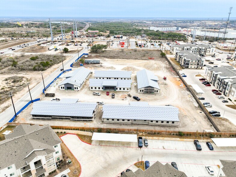 More Photos Of 211 Crossing Ave, San Antonio Office For Sale