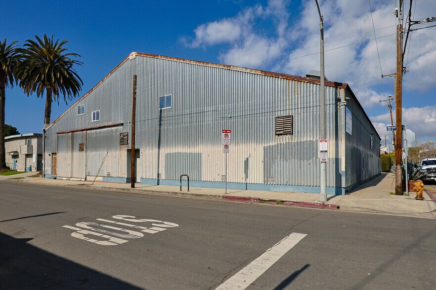 More Photos Of 361 Vernon Ave, Venice Warehouse For Lease