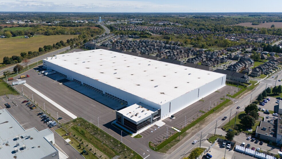 More Photos Of 151 Garden Ave, Brantford Distribution For Lease