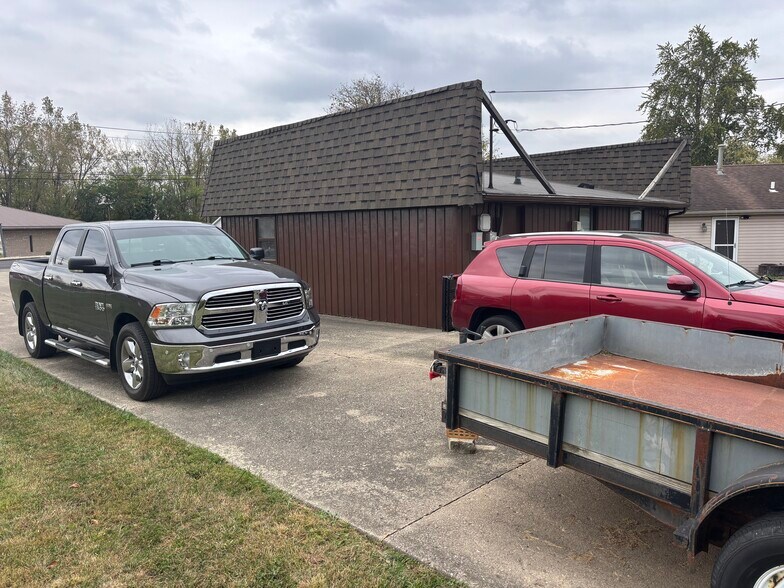 More Photos Of 2901 N Granville Ave, Muncie Freestanding For Sale