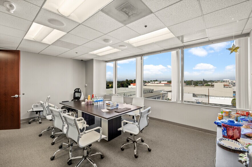 More Photos Of 5805 Sepulveda Blvd, Sherman Oaks Office For Lease