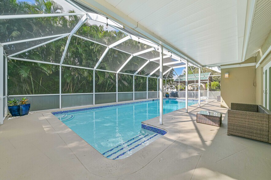 More Photos Of 4240 Ellis Rd, Fort Myers Apartments For Sale