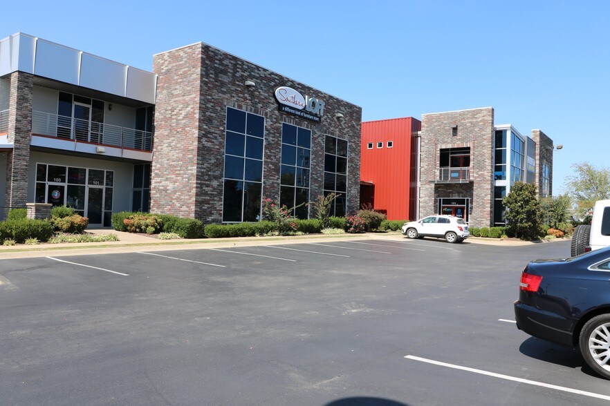 More Photos Of 3155 N College Ave, Fayetteville Storefront Retail Office For Lease