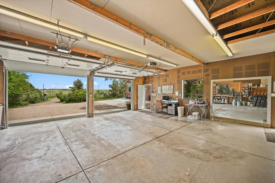 More Photos Of 1335 S Kio St, Watkins Veterinarian Kennel For Sale