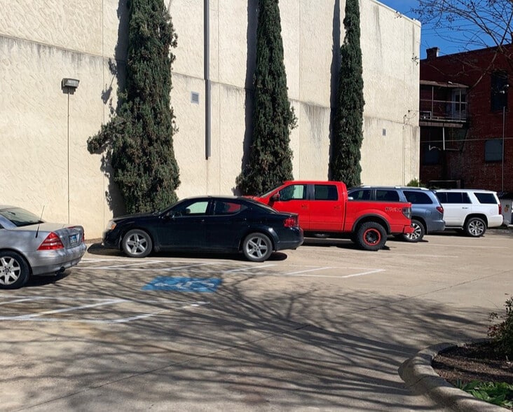 More Photos Of 1 E Central Ave, Temple Office For Lease