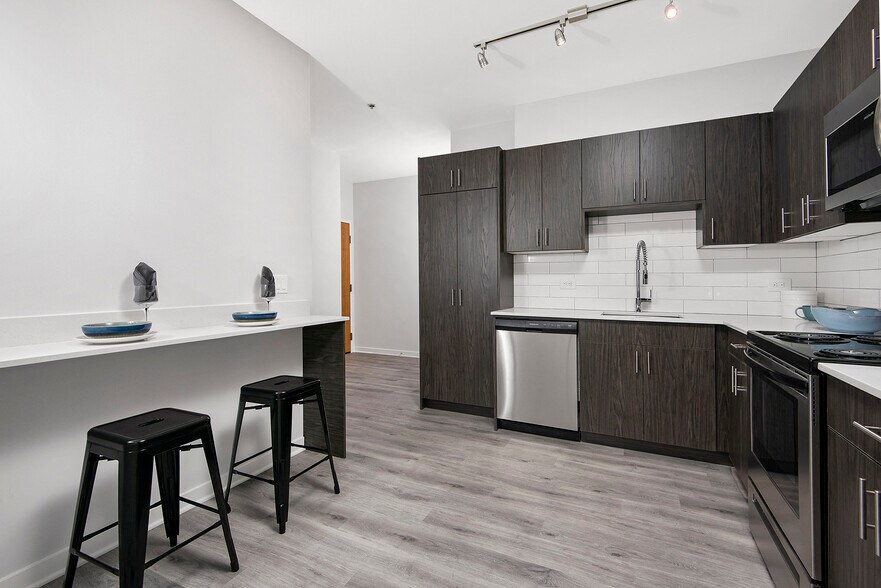 More Photos Of 182 W Lake St, Chicago Apartments For Lease