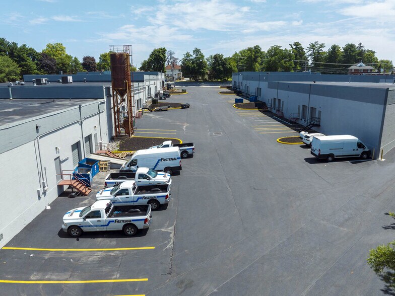 More Photos Of 75 Acco Dr, York Distribution For Lease