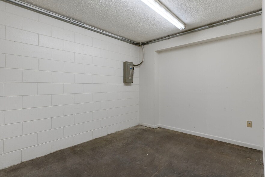 More Photos Of 377 Highway 40 W, Inglis Flex For Lease