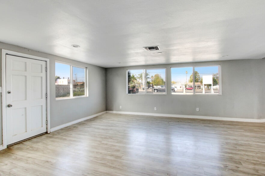 More Photos Of 8926 Arlington Ave, Riverside Office Residential For Lease