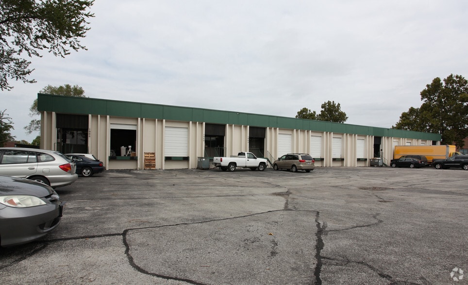 More Photos Of 1952-1986 Linn St, North Kansas City Warehouse For Lease
