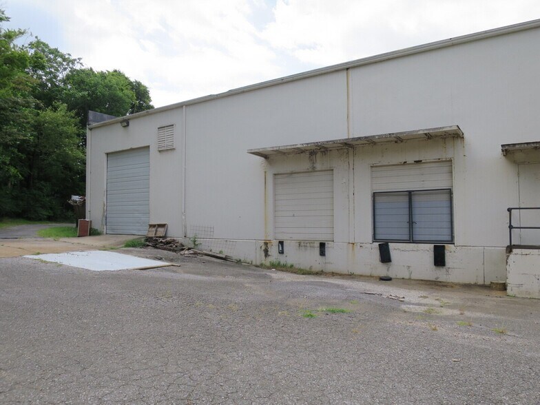More Photos Of 845 E E.H. Crump Blvd, Memphis Warehouse For Sale