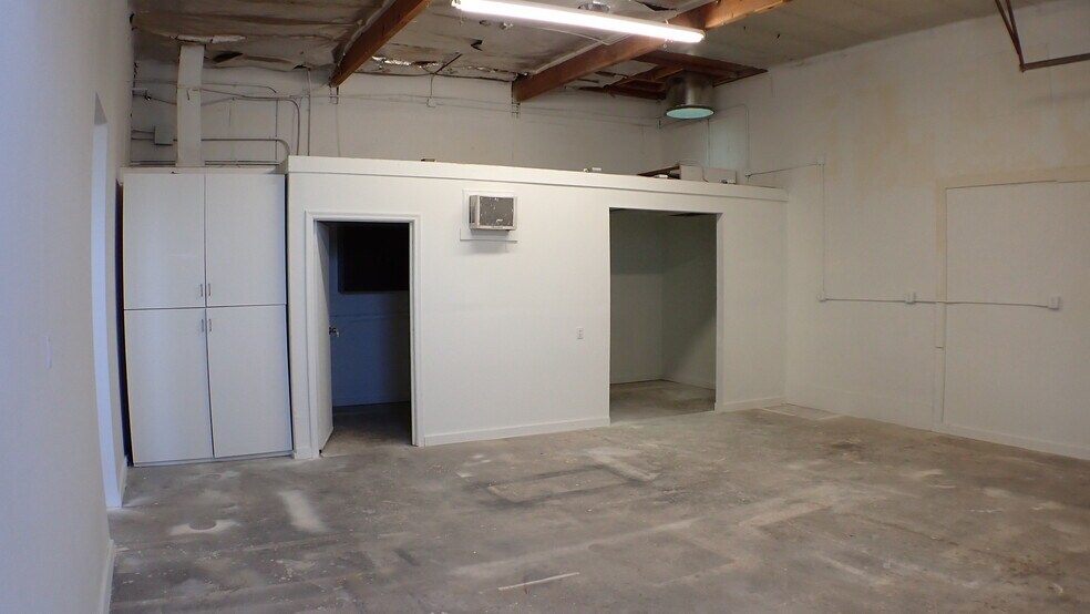 More Photos Of 12780 Pierce St, Pacoima Warehouse For Lease