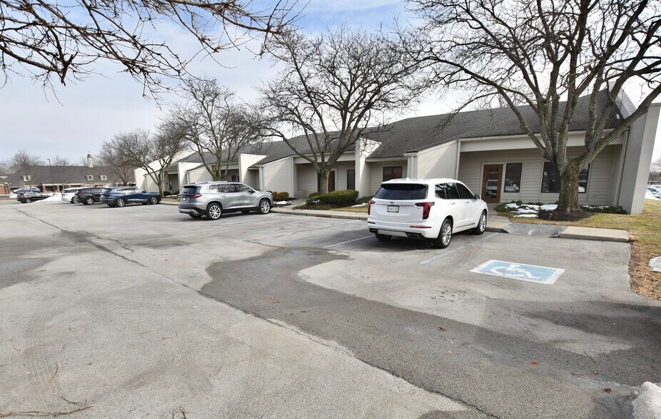 More Photos Of 277 E Carmel Dr, Carmel Medical For Lease