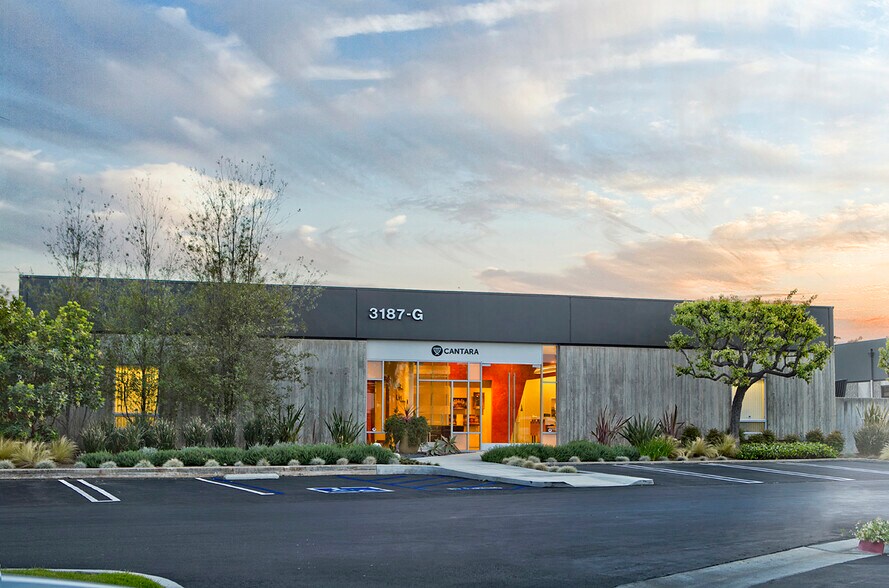 More Photos Of 3187 Airway Ave, Costa Mesa Light Manufacturing For Lease