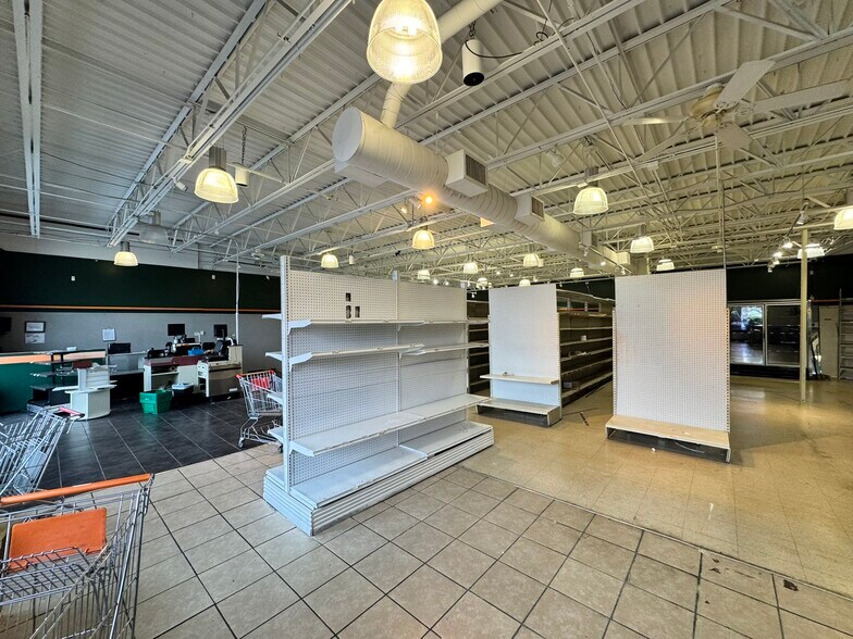 More Photos Of 5930 Fairfield Rd, Oxford Freestanding For Sale