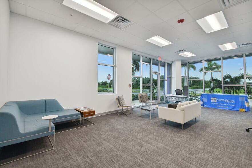 More Photos Of 4505 24th St E, Bradenton Distribution For Lease