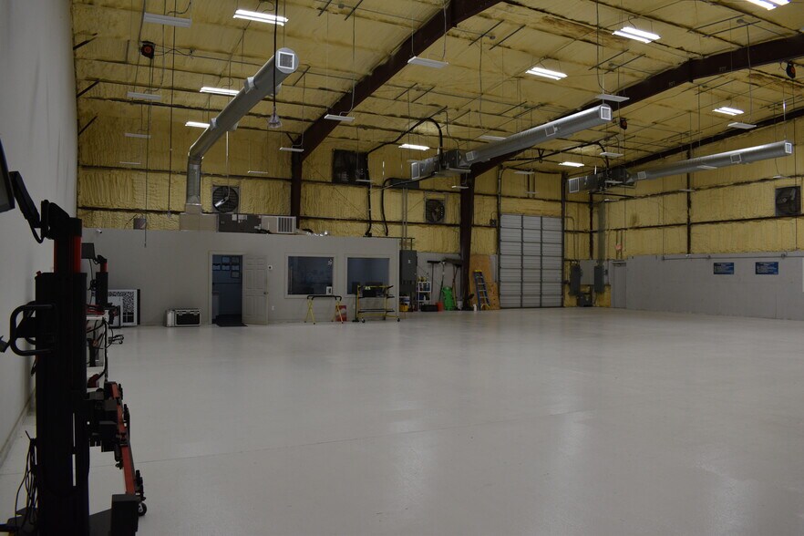 More Photos Of 5850 Cunningham Rd, Houston Unknown For Lease