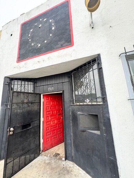 More Photos Of 1331 E Compton Blvd, Compton Storefront For Lease