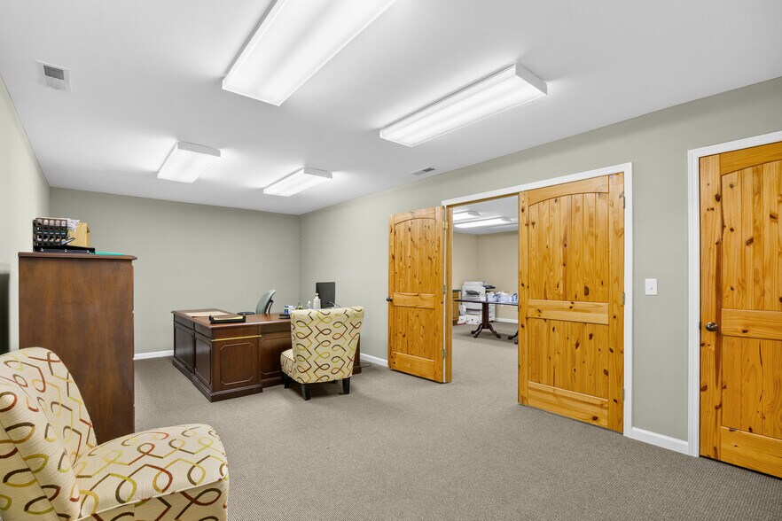 More Photos Of 69 Jessamine Ave, Georgetown Flex For Lease