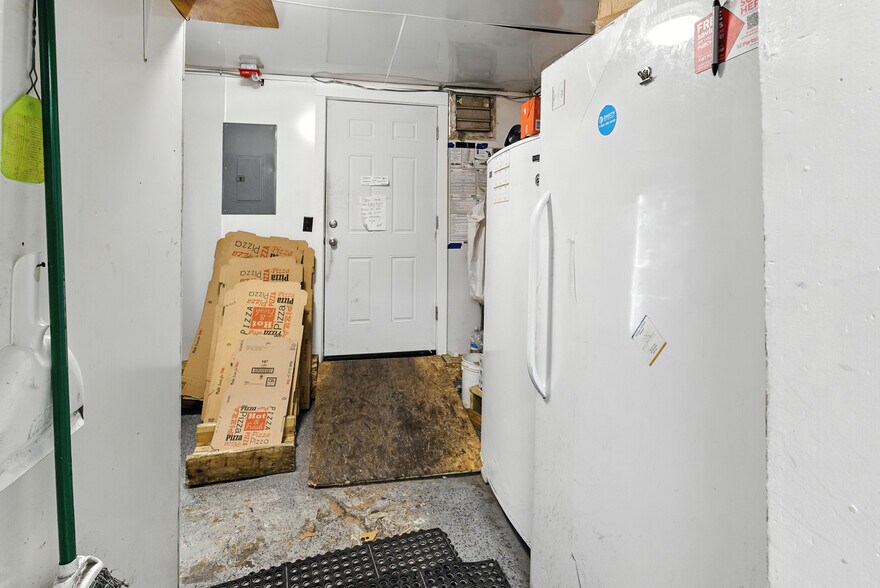 More Photos Of 111 E Main St, Rose City Restaurant For Sale