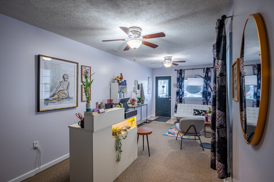 More Photos Of 2815 Grand Central Ave, Vienna General Retail For Sale