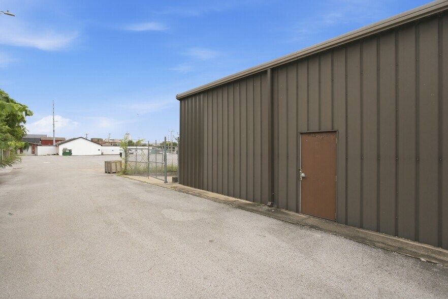 More Photos Of 1403 2nd Ave N, Nashville Warehouse For Lease