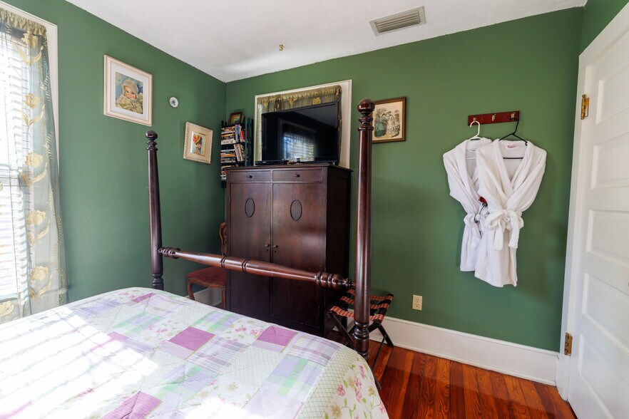 More Photos Of 215 E French Ave, Orange City Hospitality For Sale