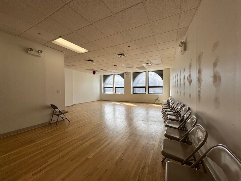 More Photos Of 412 Eighth Ave, New York Loft Creative Space For Lease