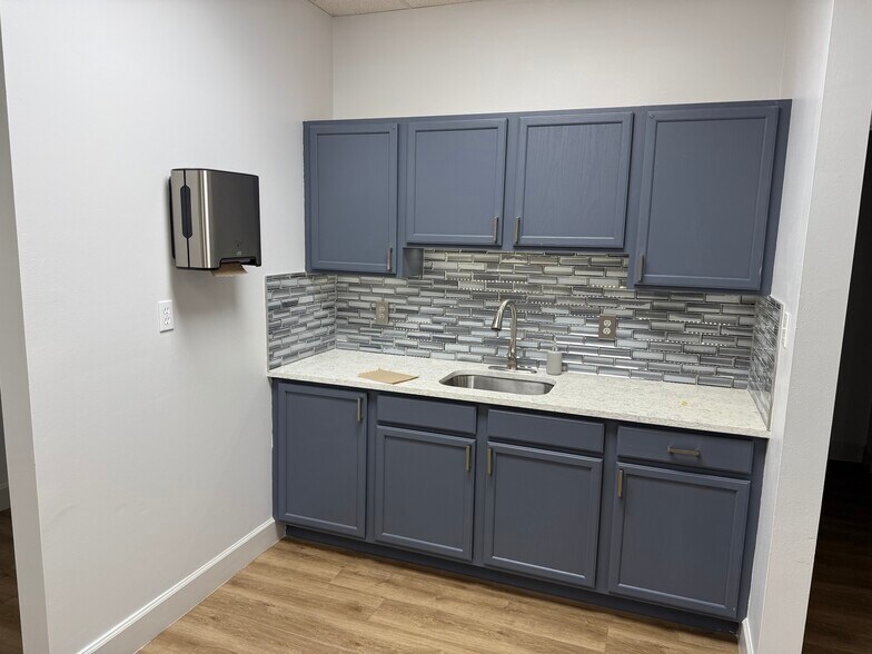 More Photos Of 3206-3212 Parkside Center Cir, Tampa Medical For Sale